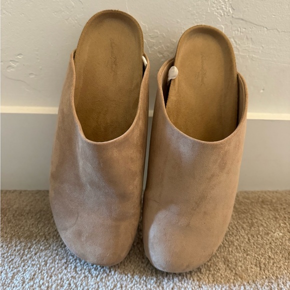 Universal Thread Bev Mules - Picture 7 of 10